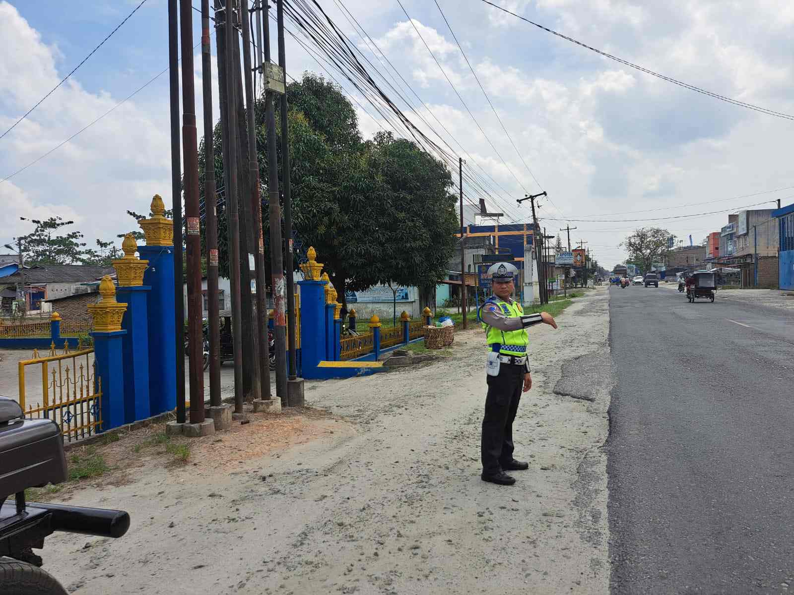 Sat Lantas Polres Batu Bara Amankan Lalu Lintas Saat Sholat Jumat, Masyarakat Merasa Aman