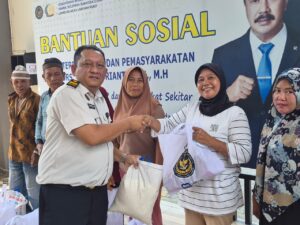 Wujud Kepedulian Sosial, Lapas Labuhan Ruku Berikan Bansos kepada Masyarakat