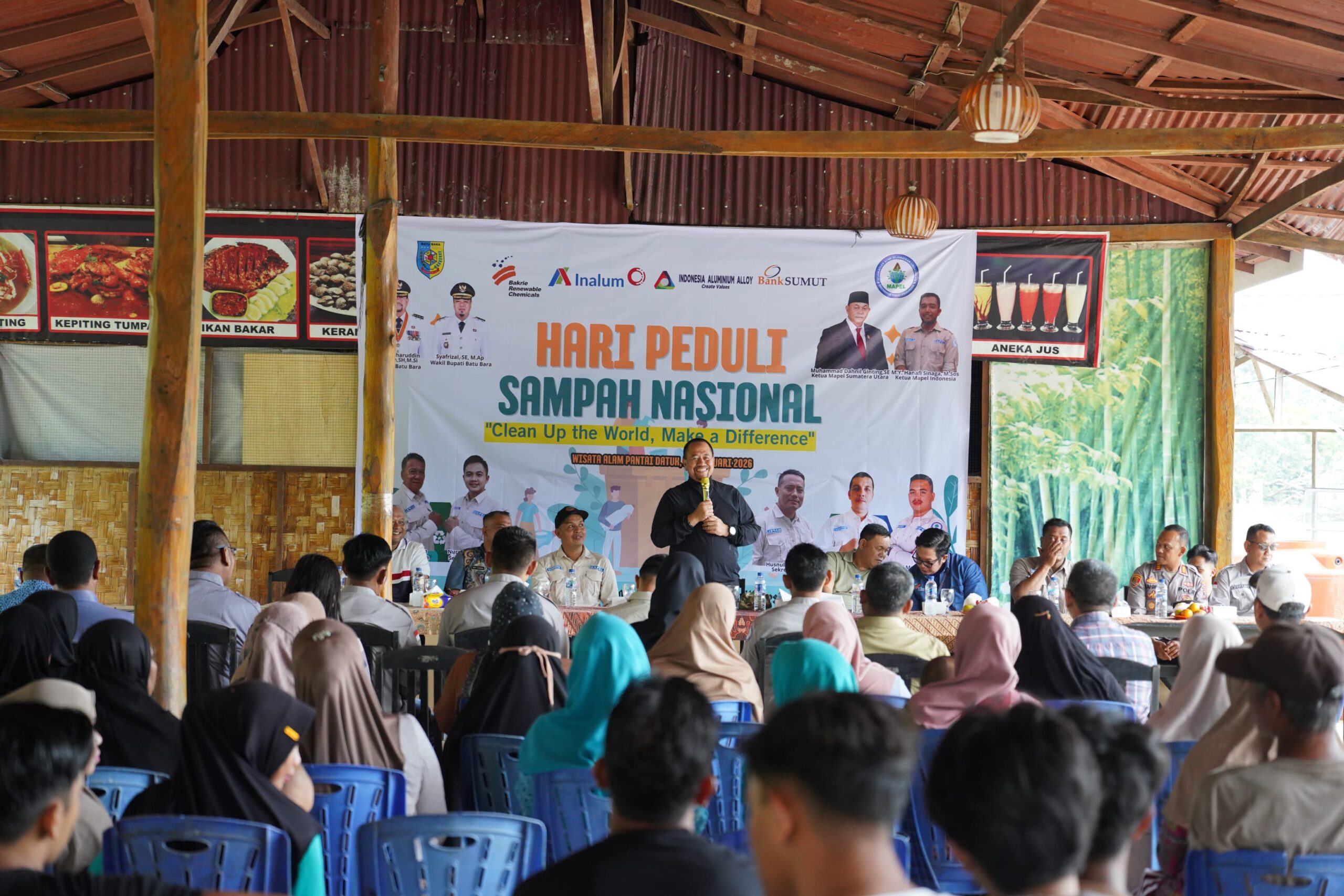 Kapolsek Indrapura Dampingi Bupati Batu Bara Peringati Hari Peduli Sampah Nasional di Pantai Alam Datuk