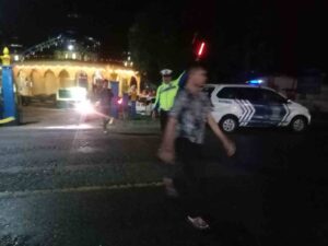 “Tak Hanya Atur Lalu Lintas, Kami Juga Jaga Kekhusyukan Ibadah!”, Sat Lantas Polres Batu Bara Turut Amankan Salat Tarawih
