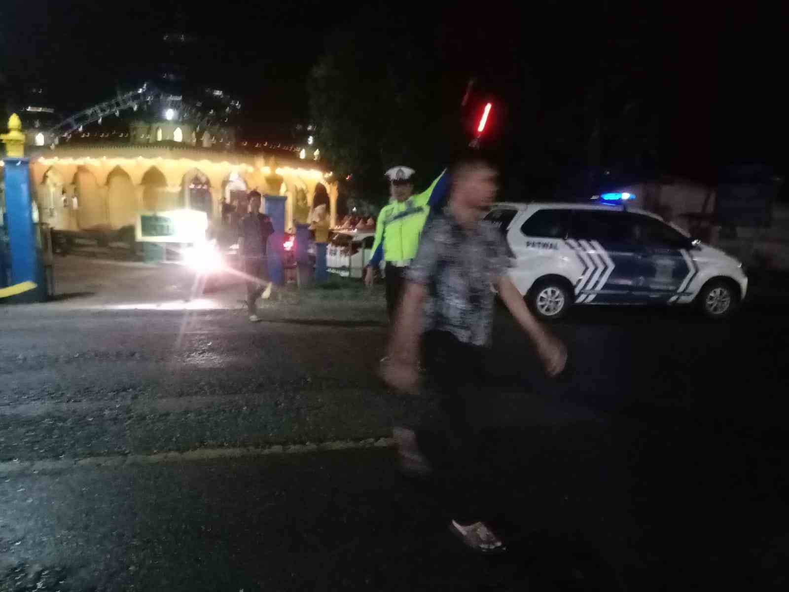 “Tak Hanya Atur Lalu Lintas, Kami Juga Jaga Kekhusyukan Ibadah!”, Sat Lantas Polres Batu Bara Turut Amankan Salat Tarawih