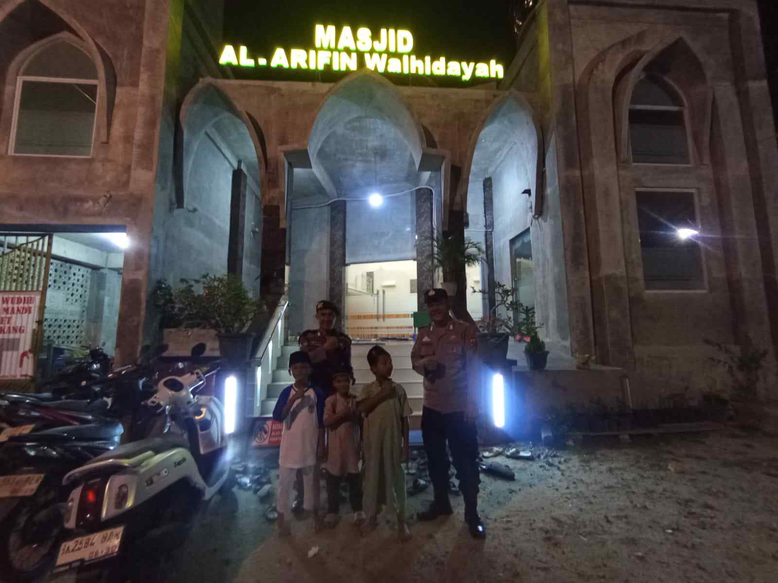 Polsek Indrapura Gelar Pengamanan Intensif Sholat Tarawih, Jaga Kekhusyukan Ibadah di Bulan Ramadhan