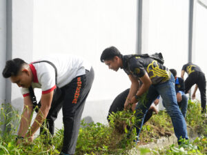 Dalam Rangka Hari Bhakti Pemasyarakatan ke-62, Rutan Pangkalan Brandan Gelar Gotong Royong Bersihkan Lingkungan